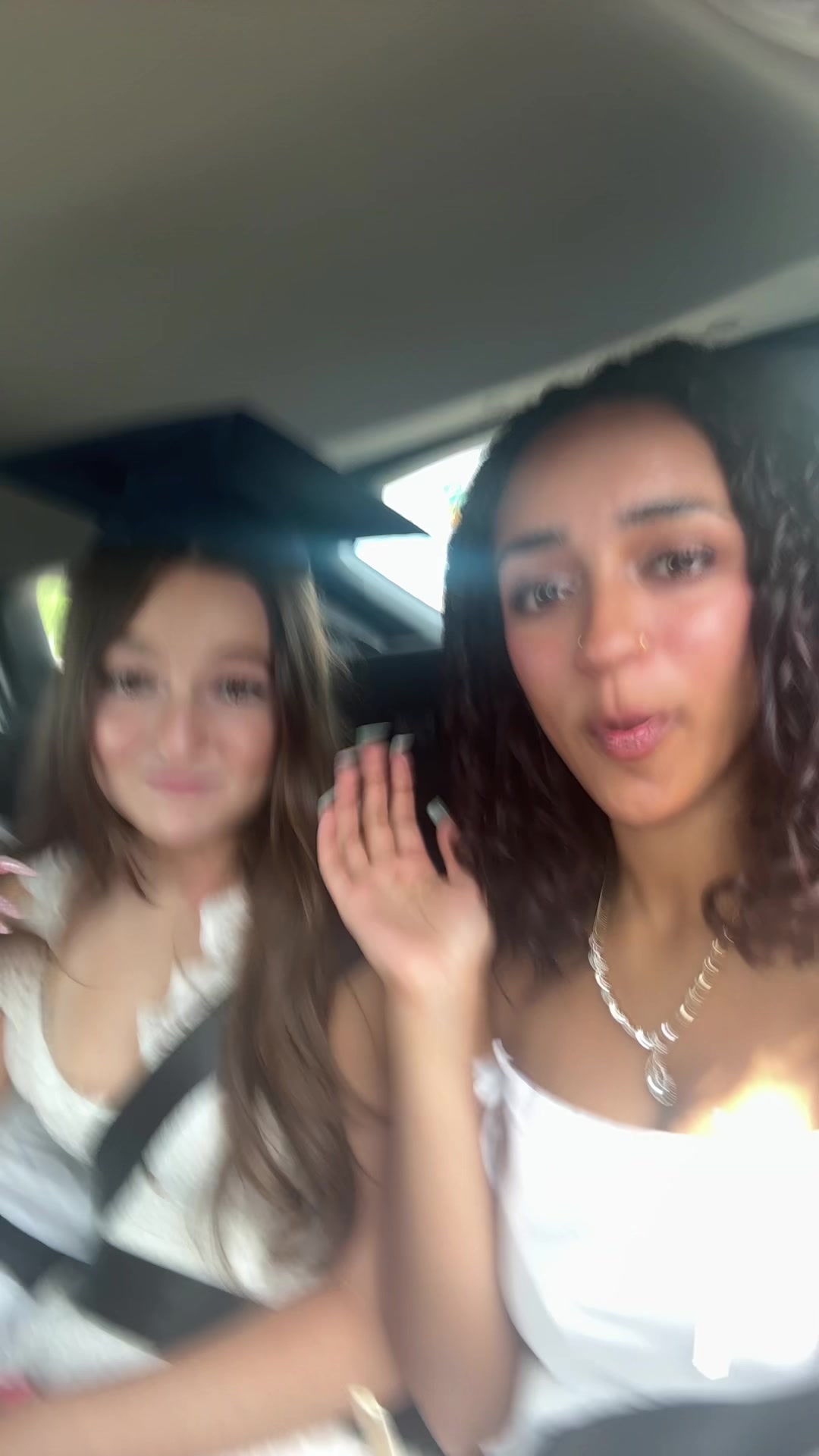 @👣👣