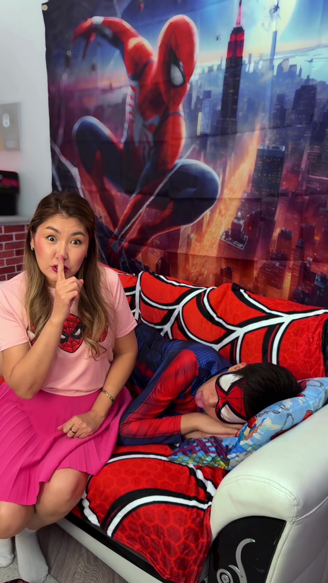 @🤴🏻 White Socks Family🫅🏻