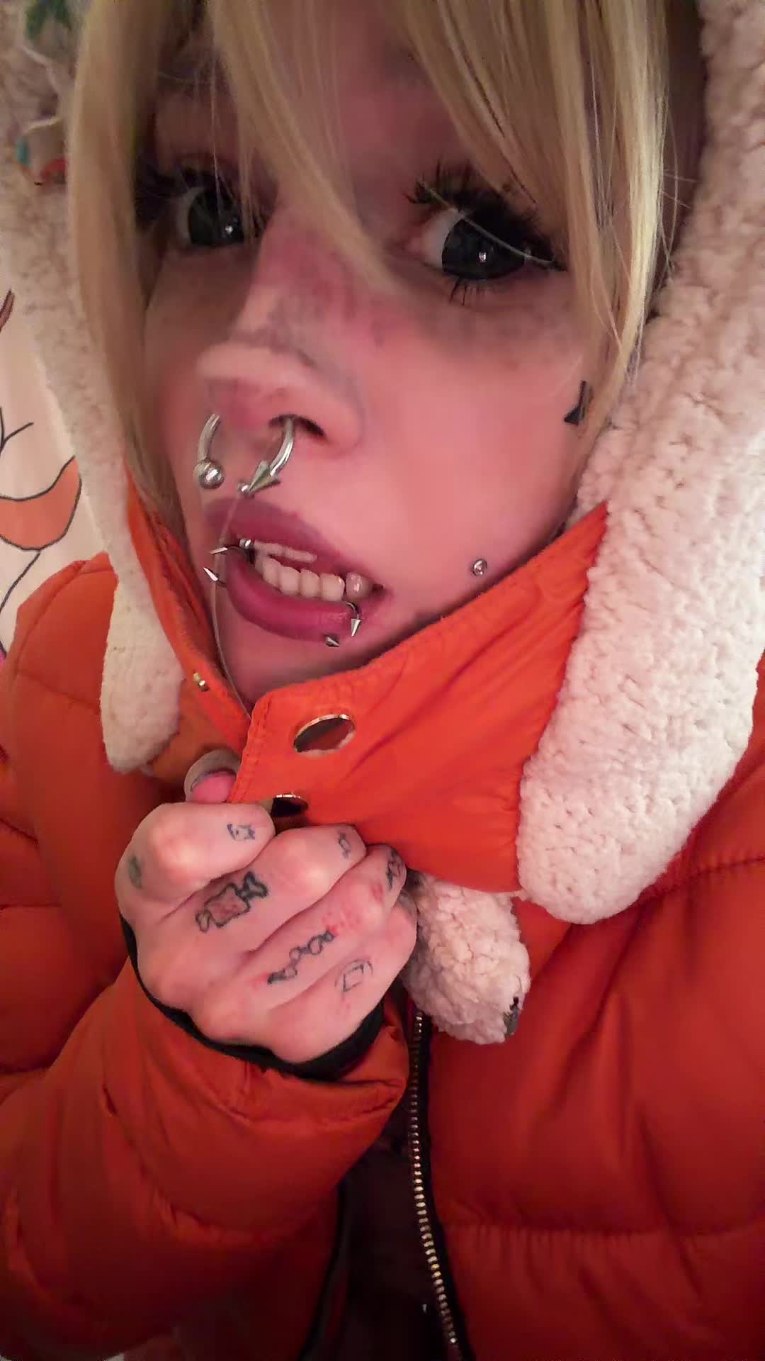 @2003kneesocks
