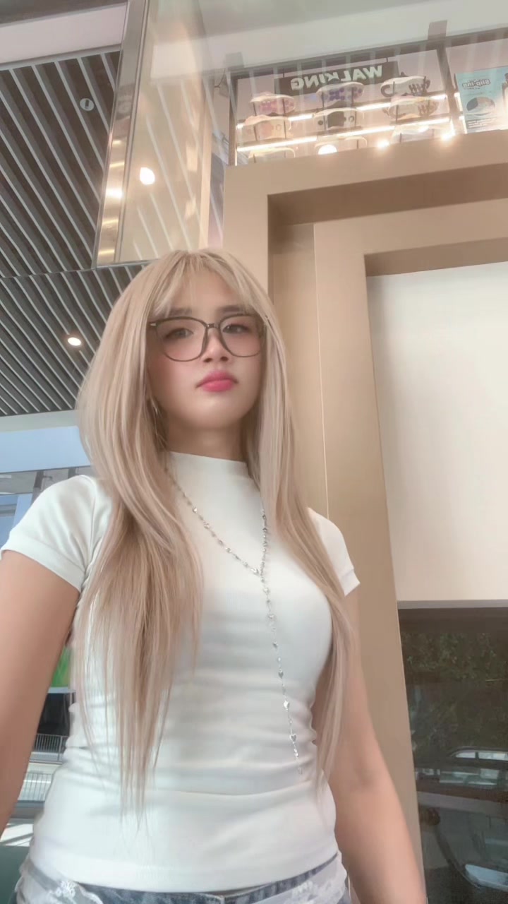 @👑𝙌𝙐𝙀𝙀𝙉𝙇𝙔👑