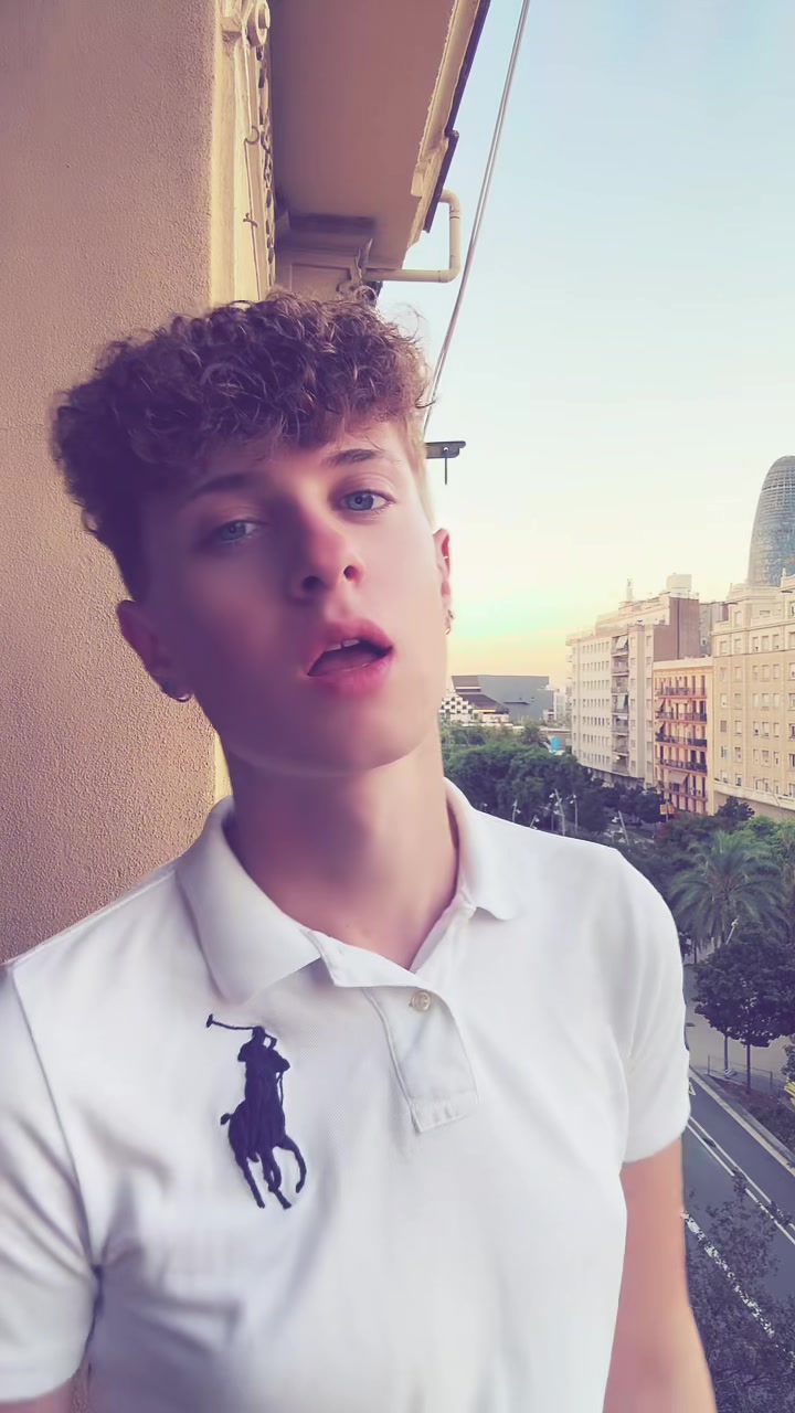 @julian⋆¥⭒¡˚。٠࣪⭑