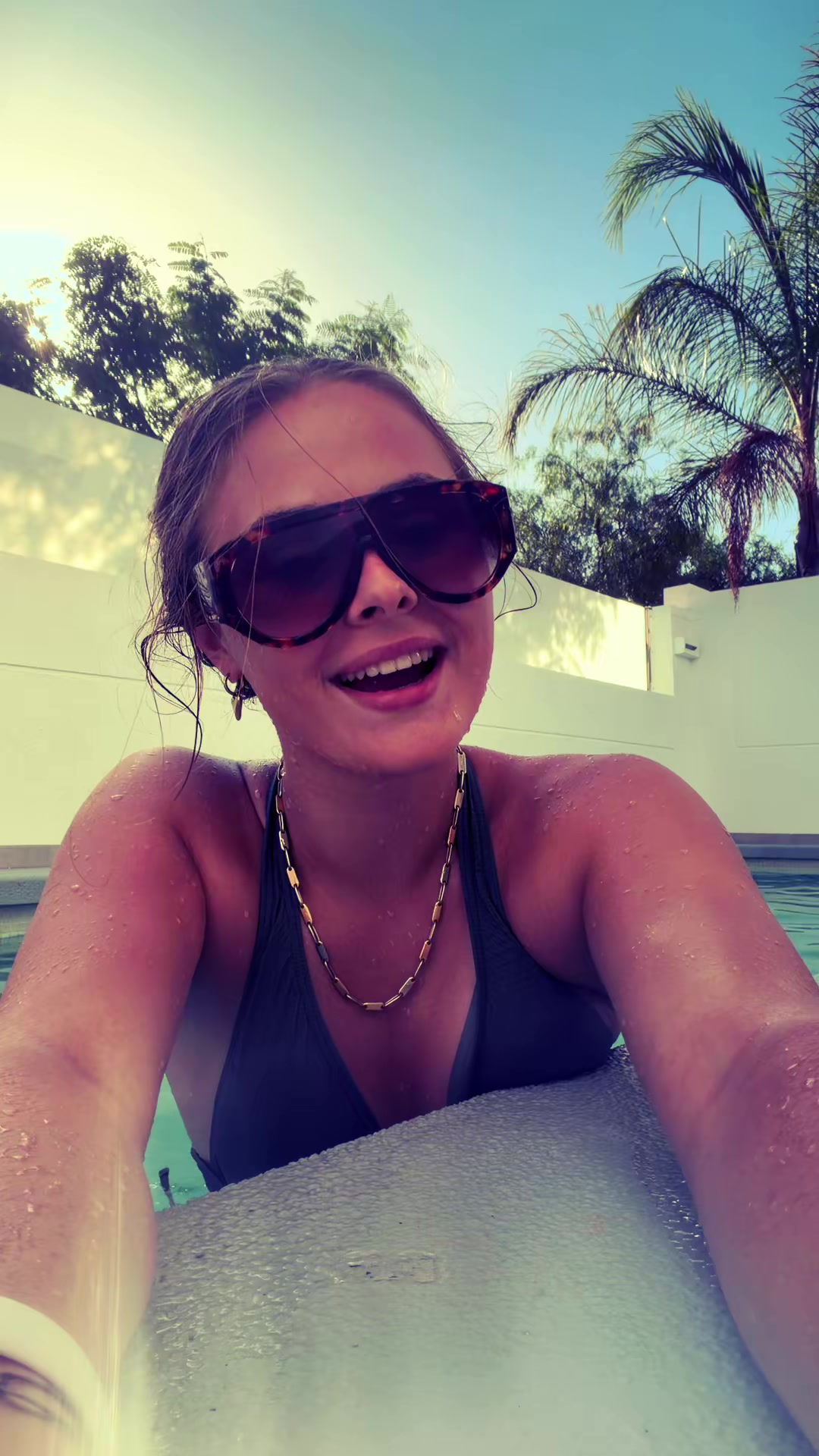 @Helena.v240