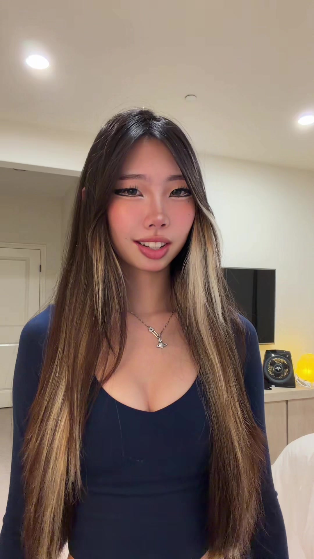 @adri_323_