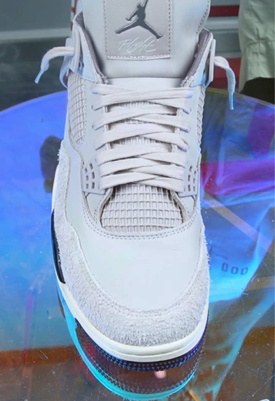 @Lacedsneaker