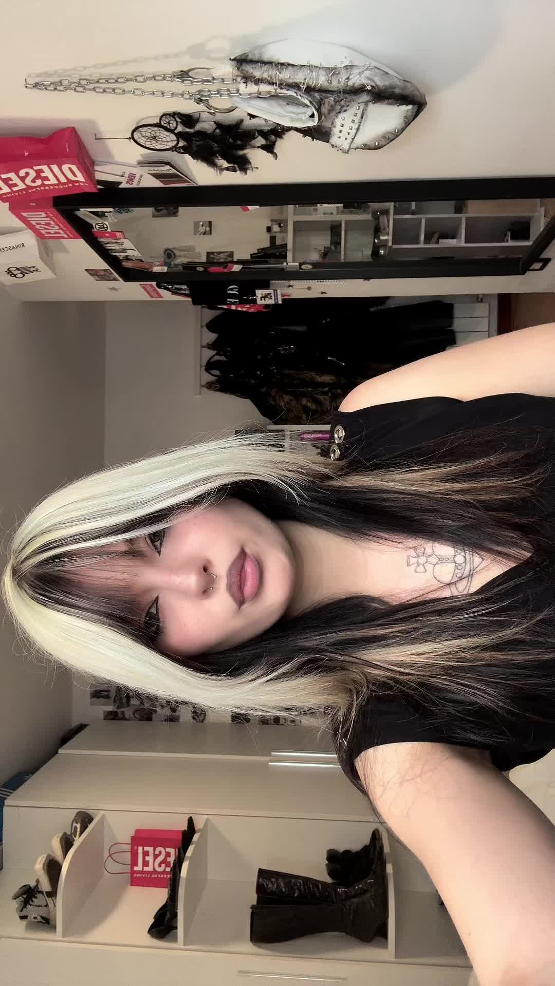 @lauralannii