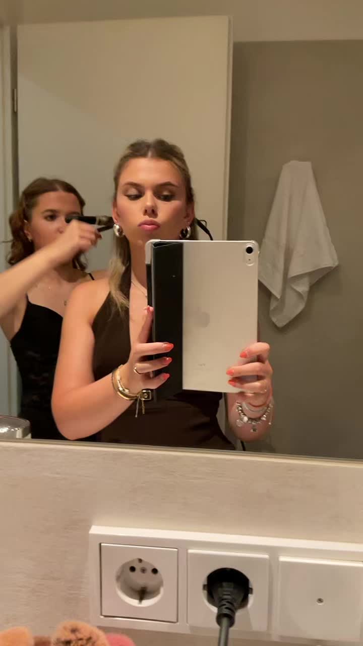 @elena