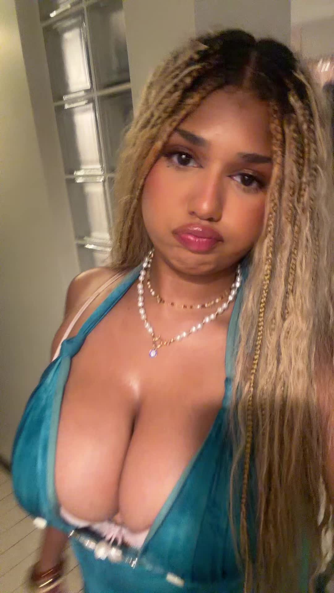 @Senait Tokarski