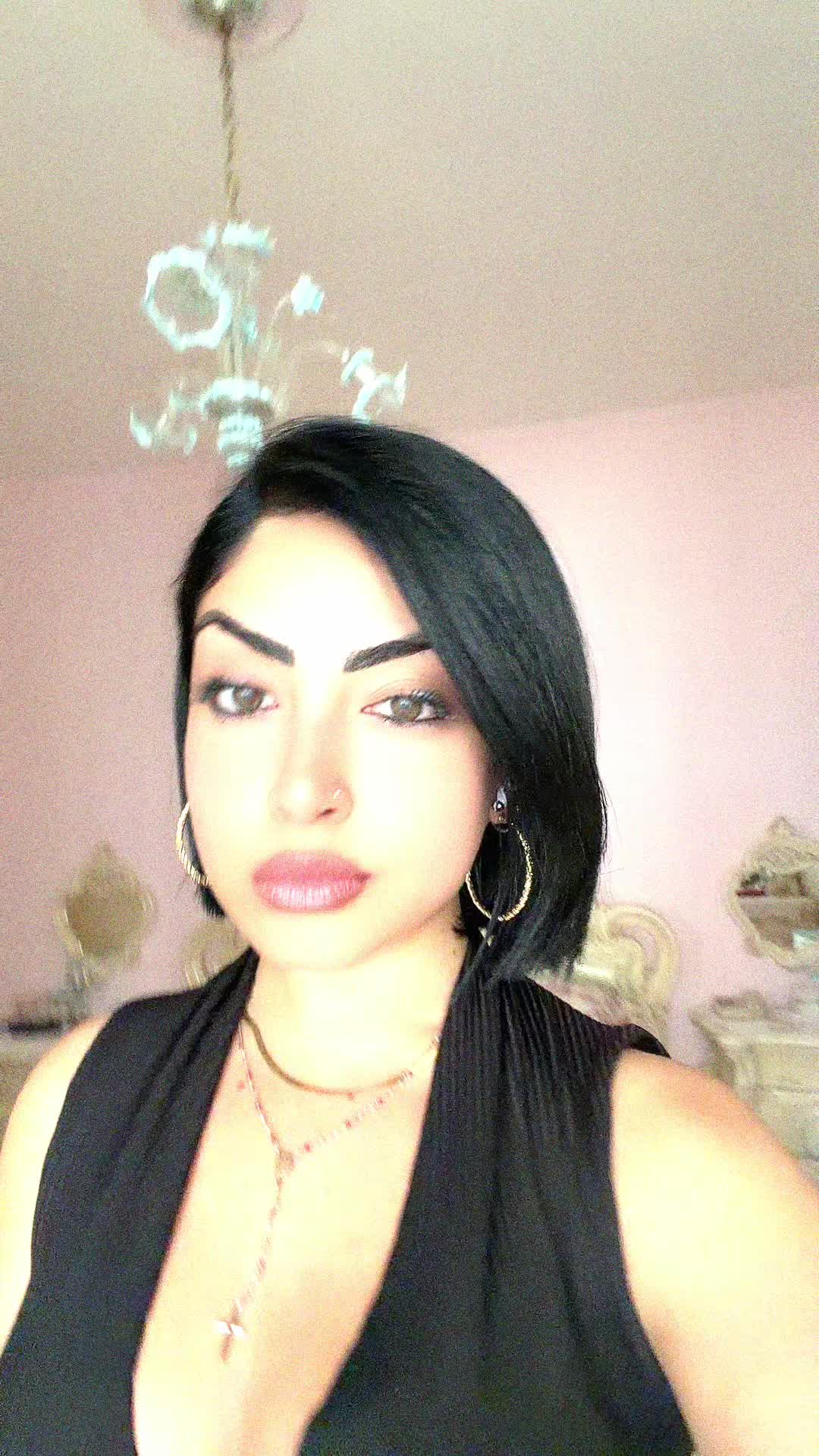 @Ilaria_