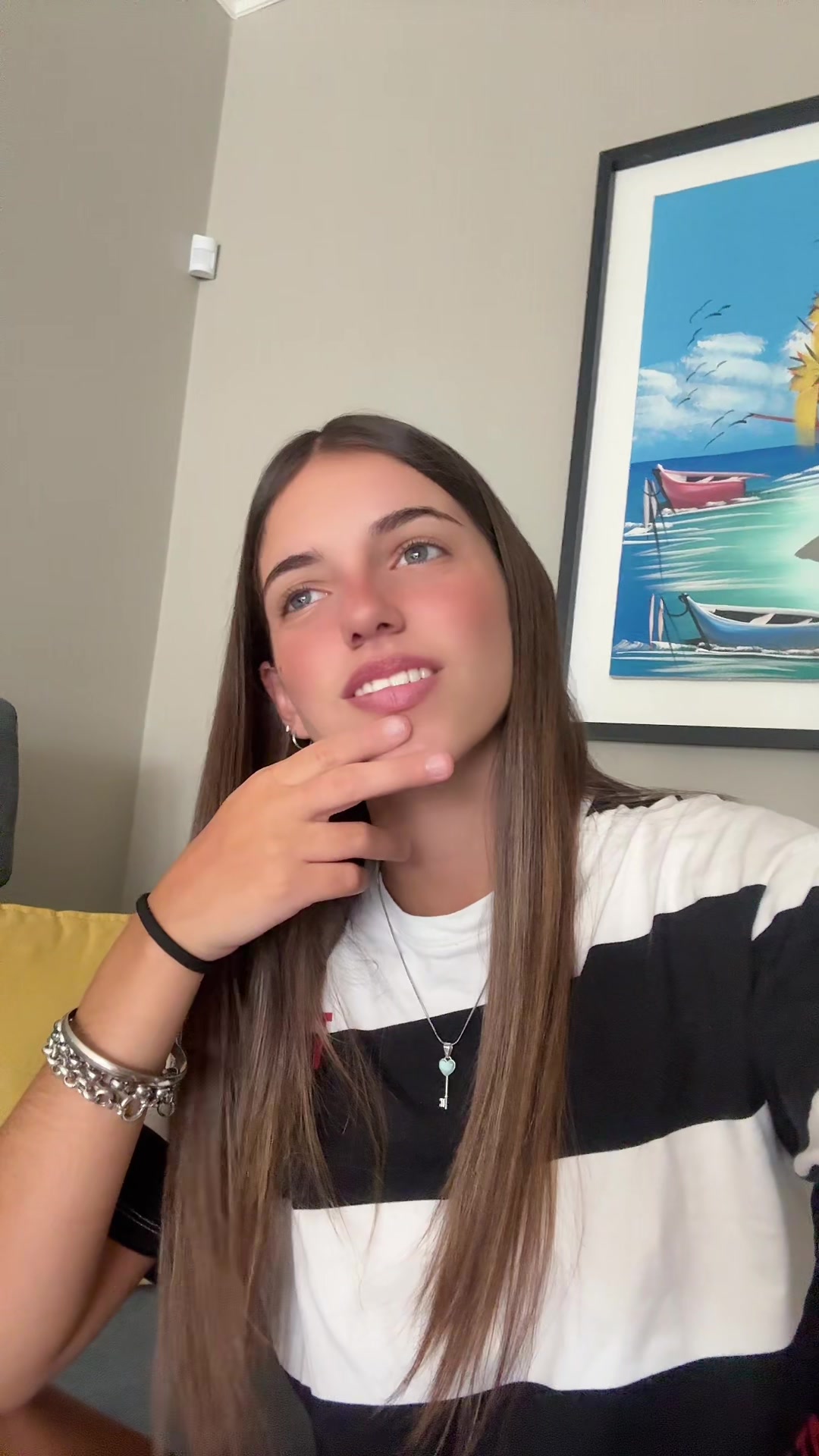 @✌️
