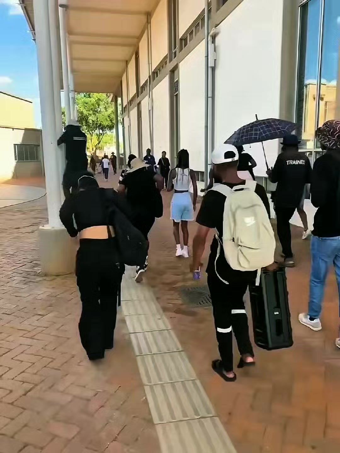 @𝔊𝔦𝔩𝔟𝔬 𝔯𝔱𝔥𝔪𝔷🎧🌍🔥