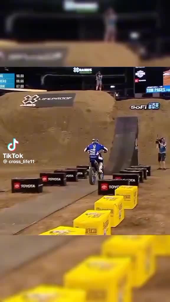 @Pawełek