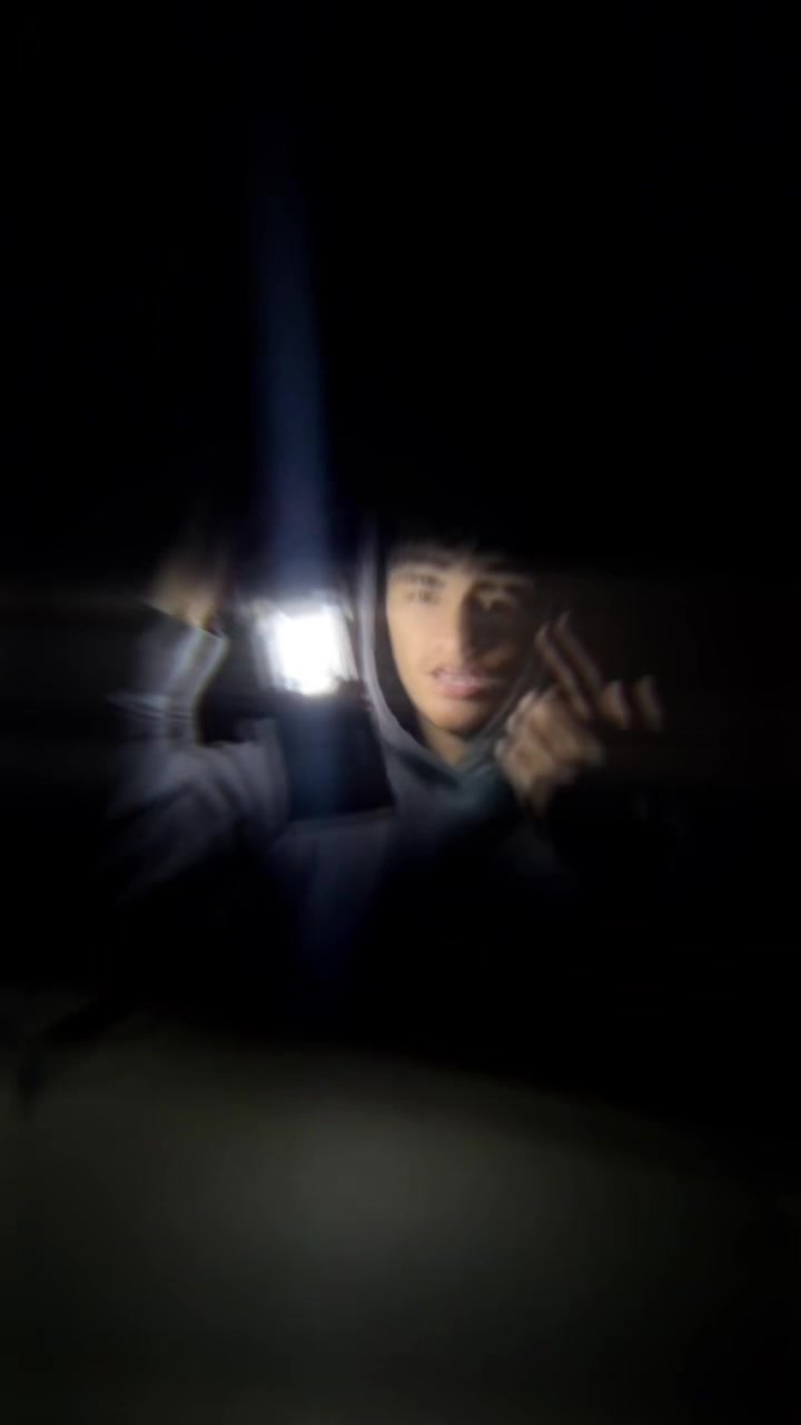 @Unknown シ