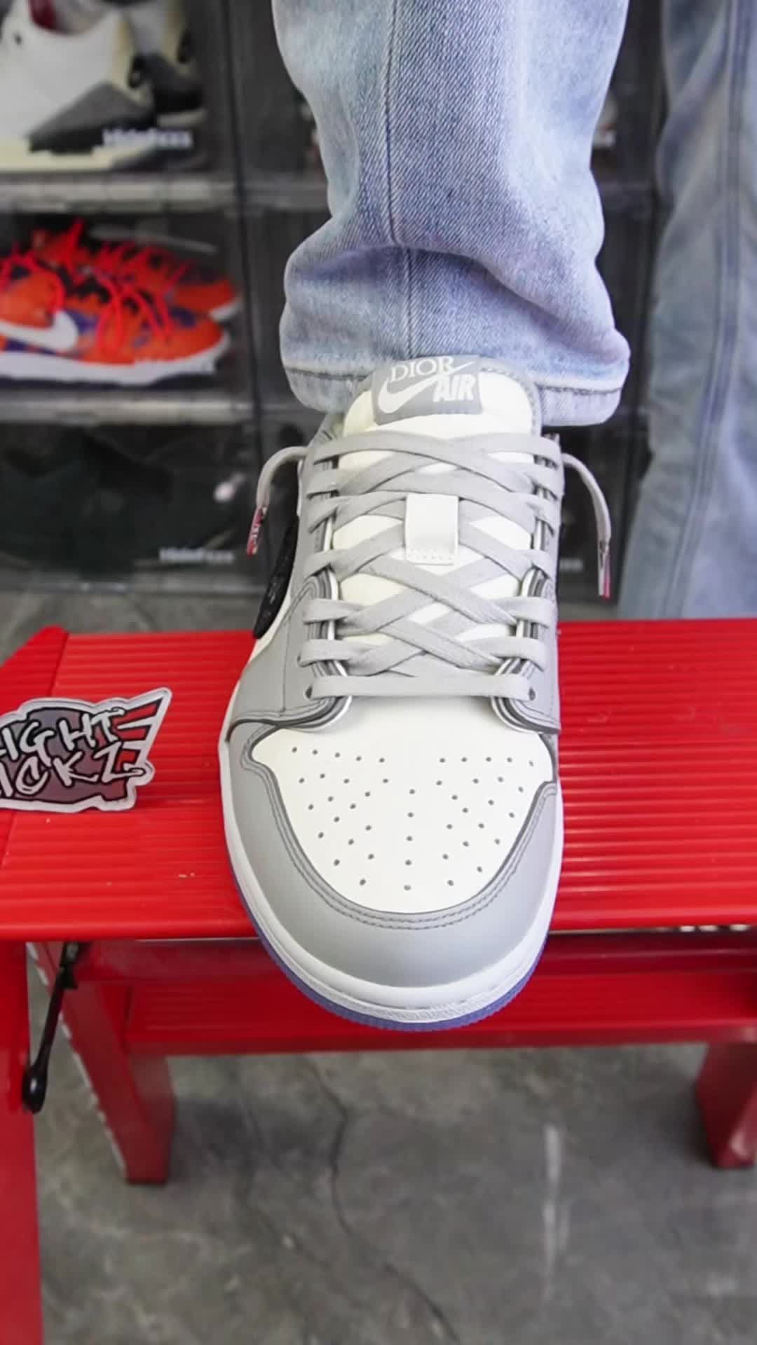 @Lacedsneaker