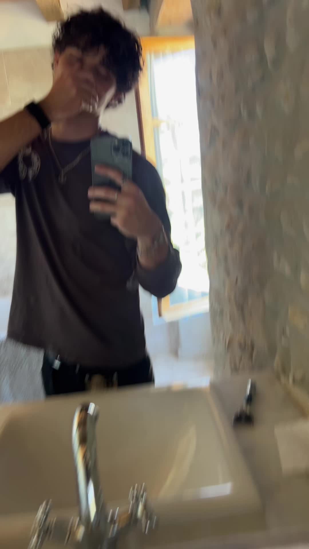 @🍷