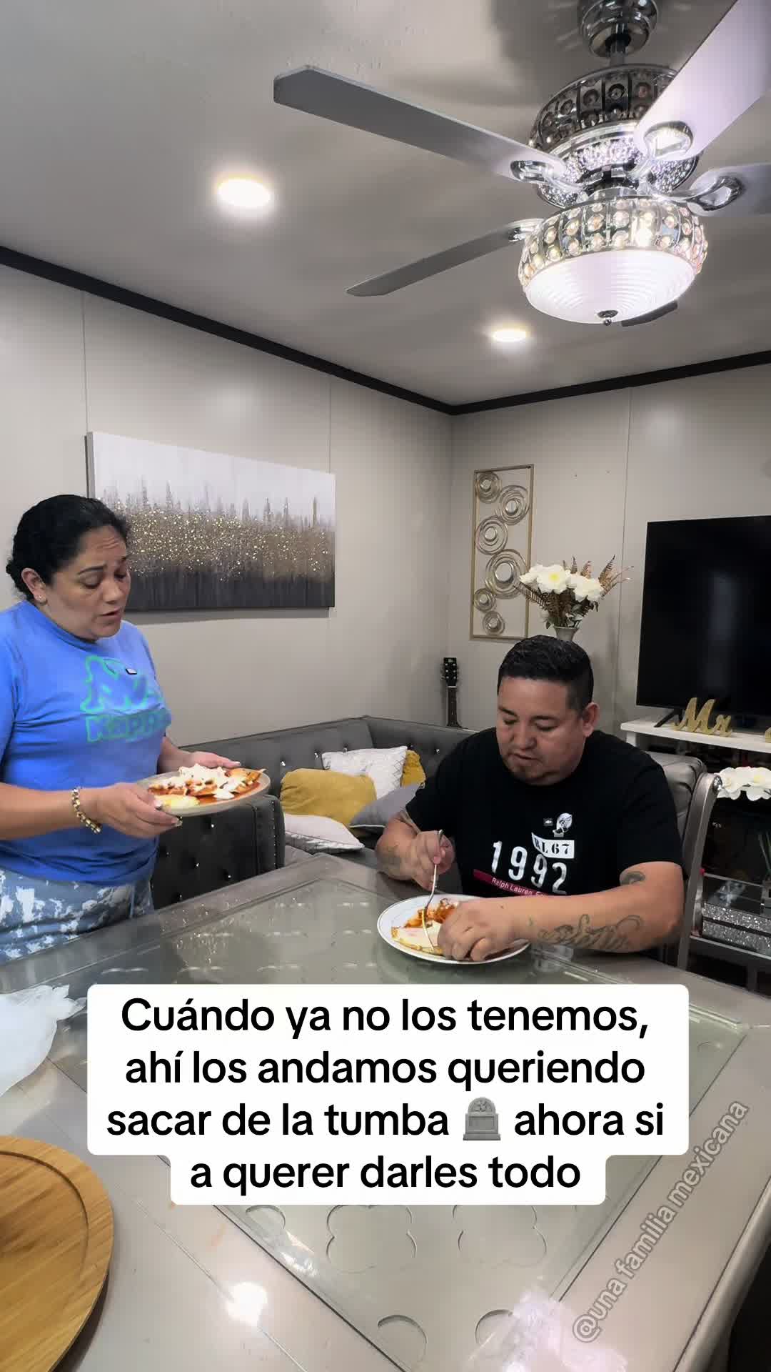 @Una familia mexicana🇲🇽