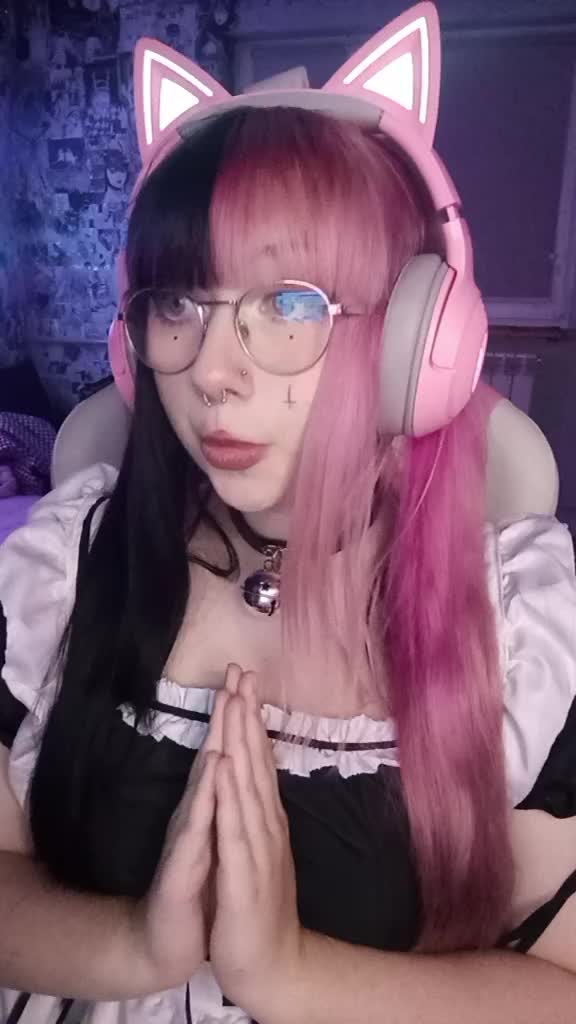 @twitch.tv/pastelbat_jpg