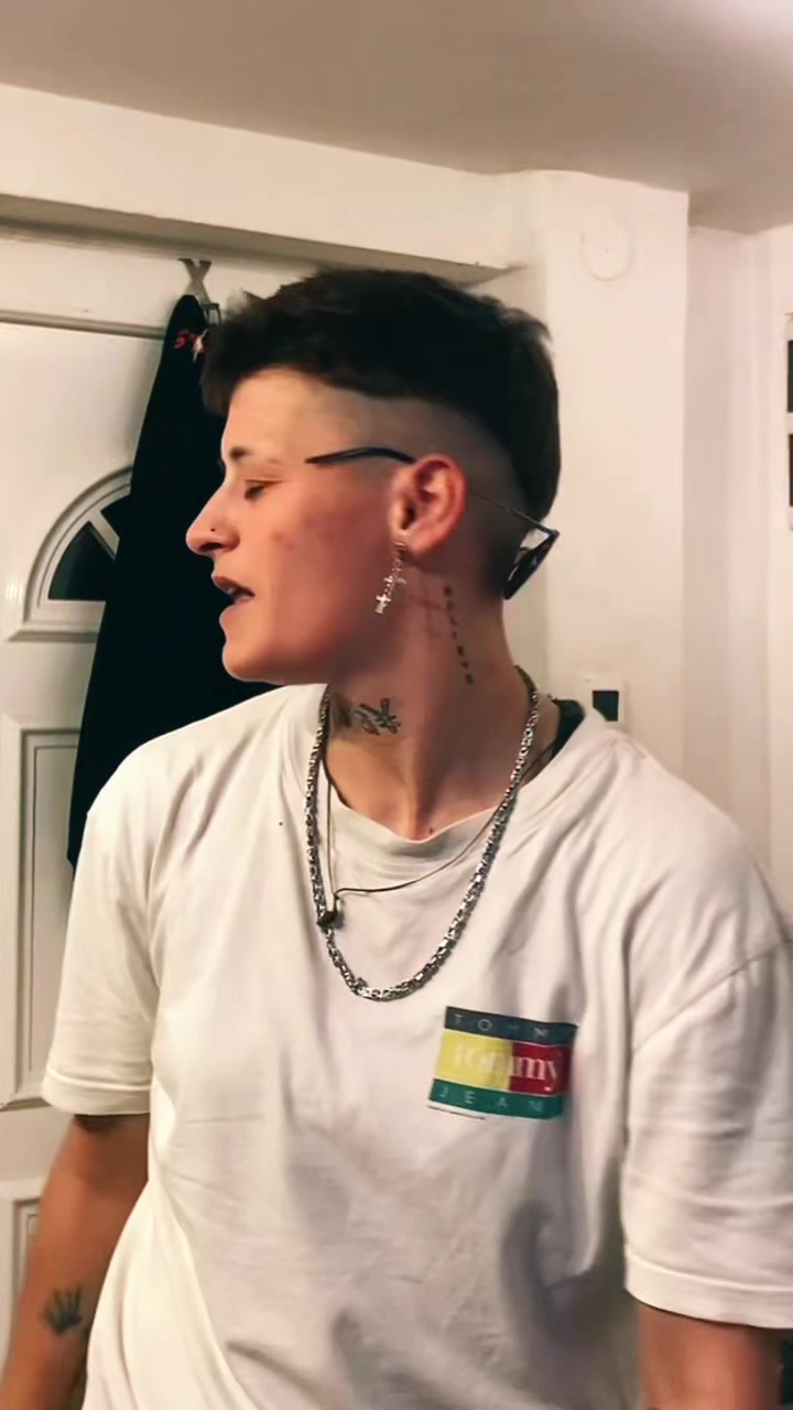 @Čombe 💫
