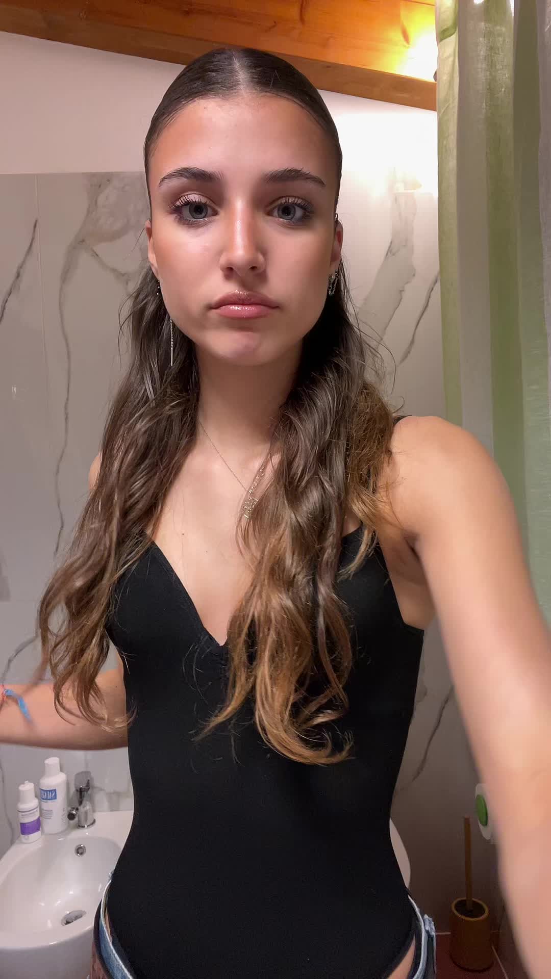 @𝓽𝓱𝓮𝓪.