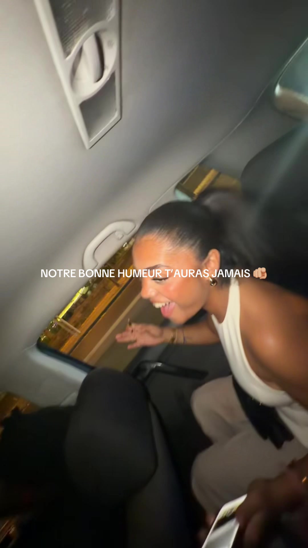 @nélia