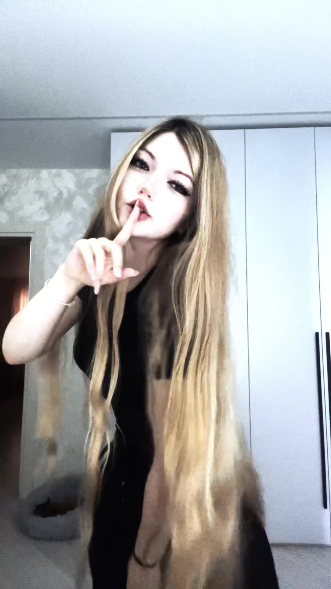 @Avrora_00