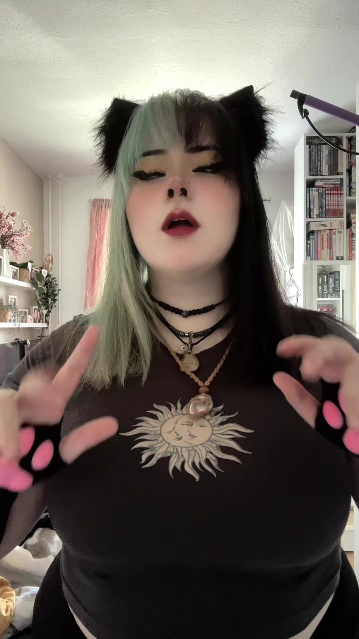 @Julie🖤