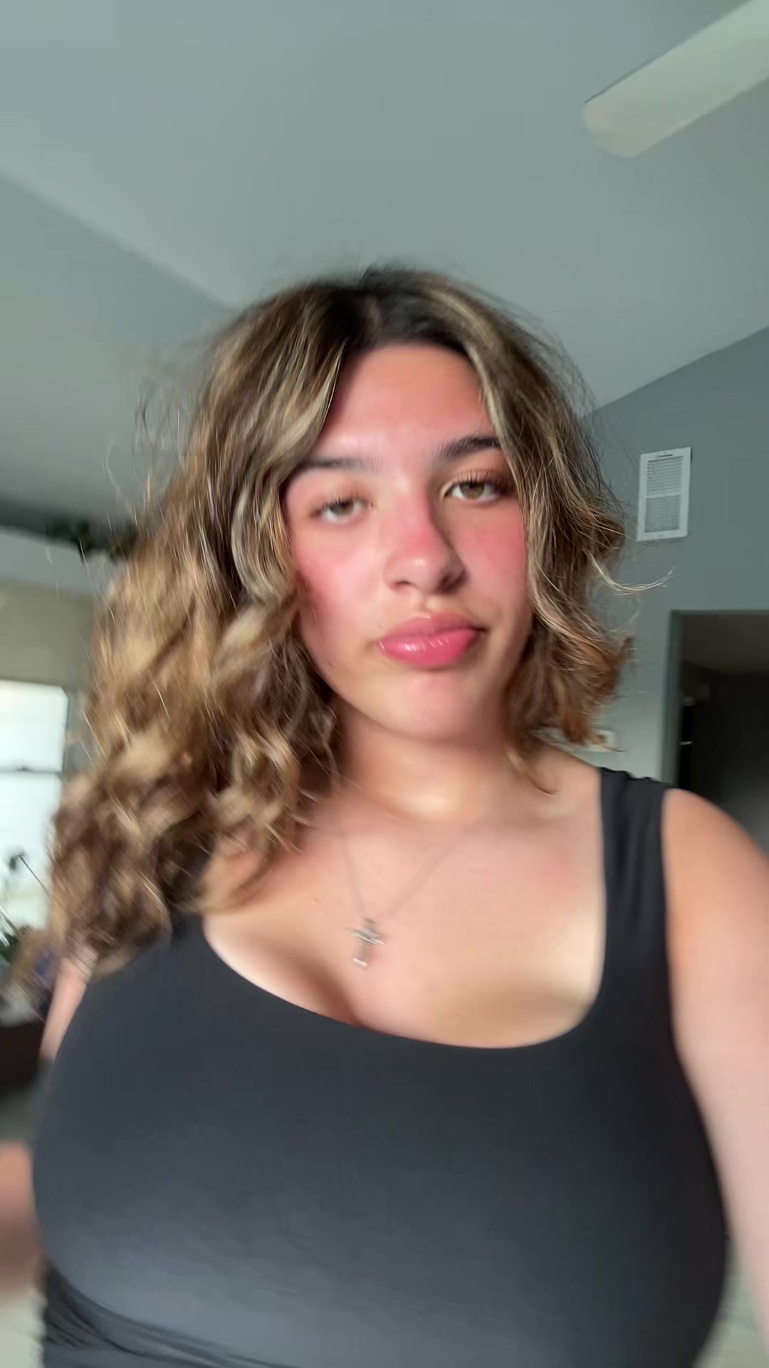 @lolavelezz