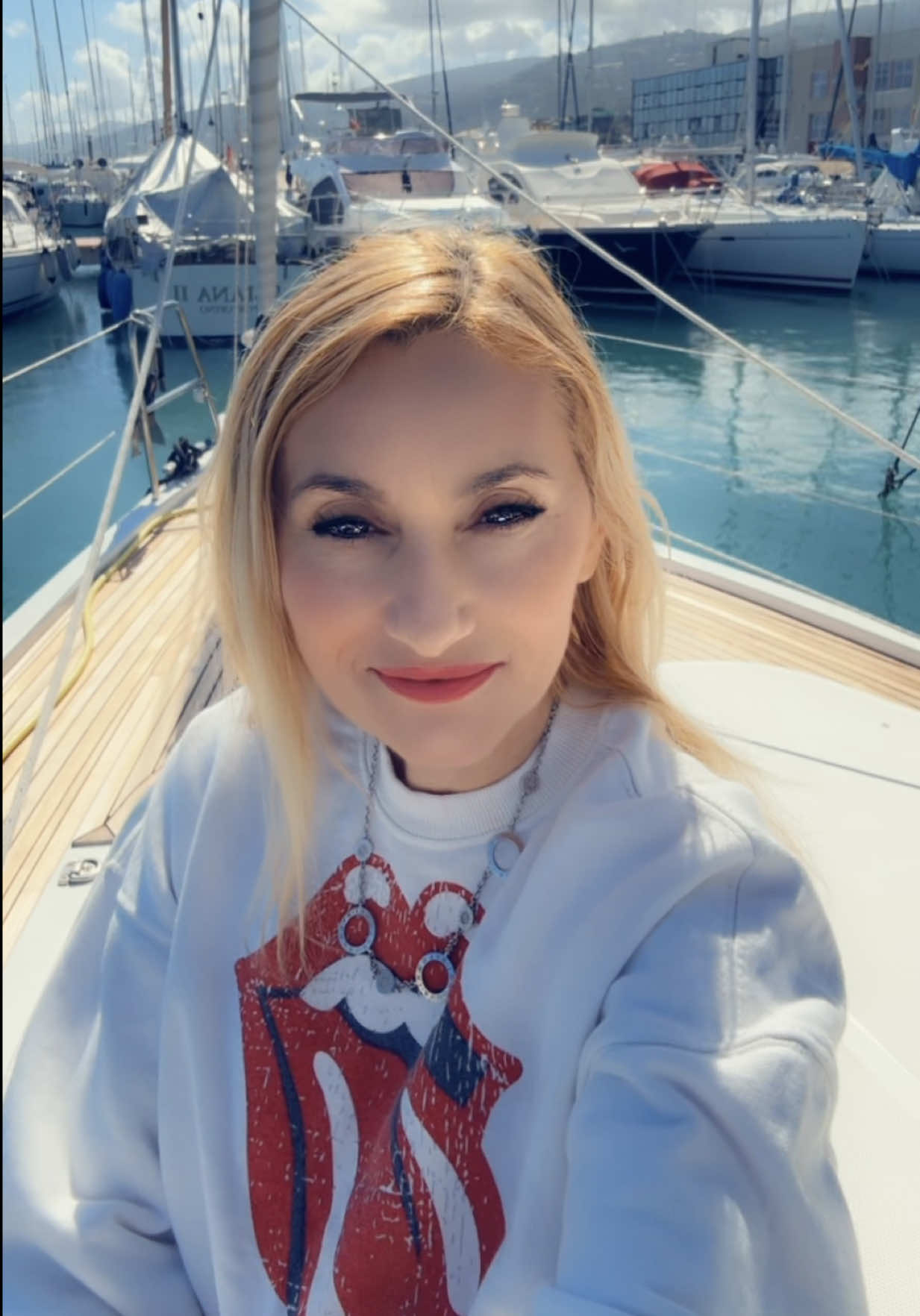 @LillyAndrei