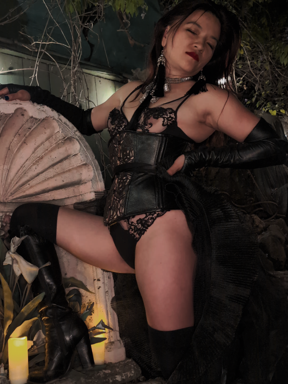 @Dark Garden Corsetry