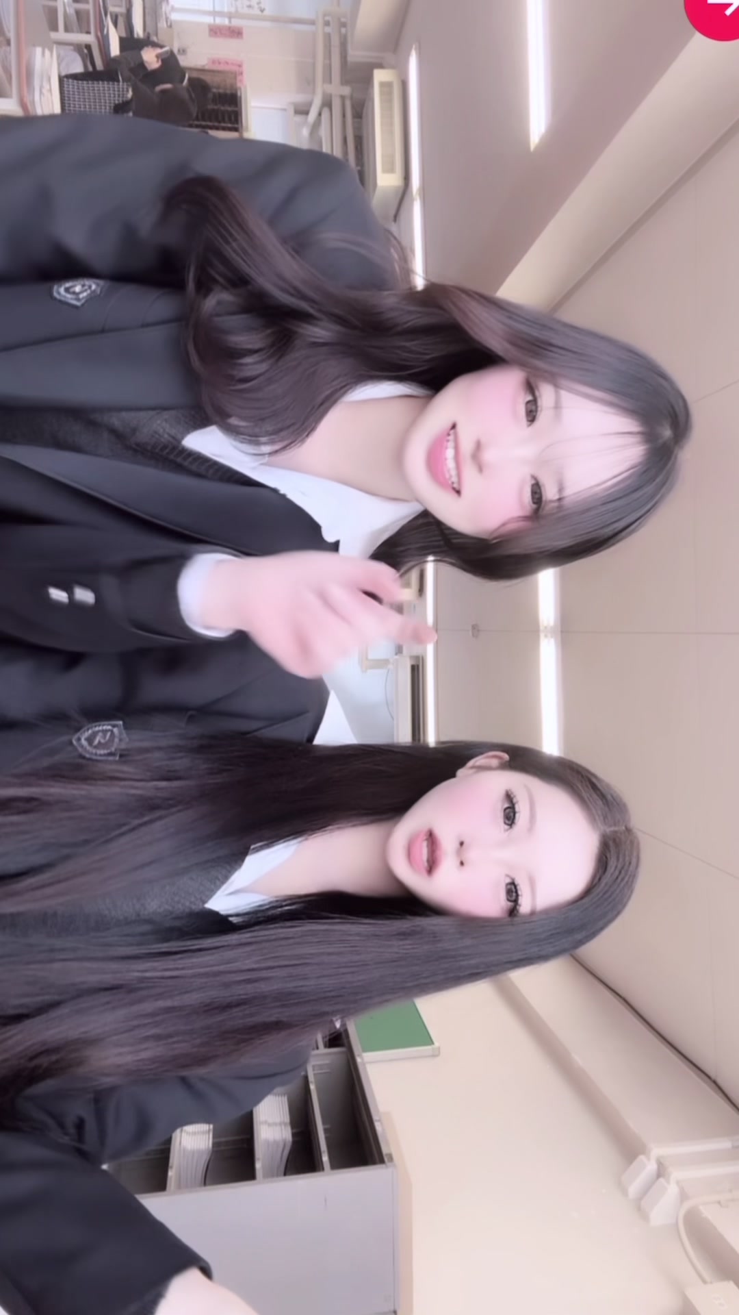 @𝑠𝑎𝑛𝑎