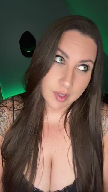 @Greeneyedmom23 (Erin)