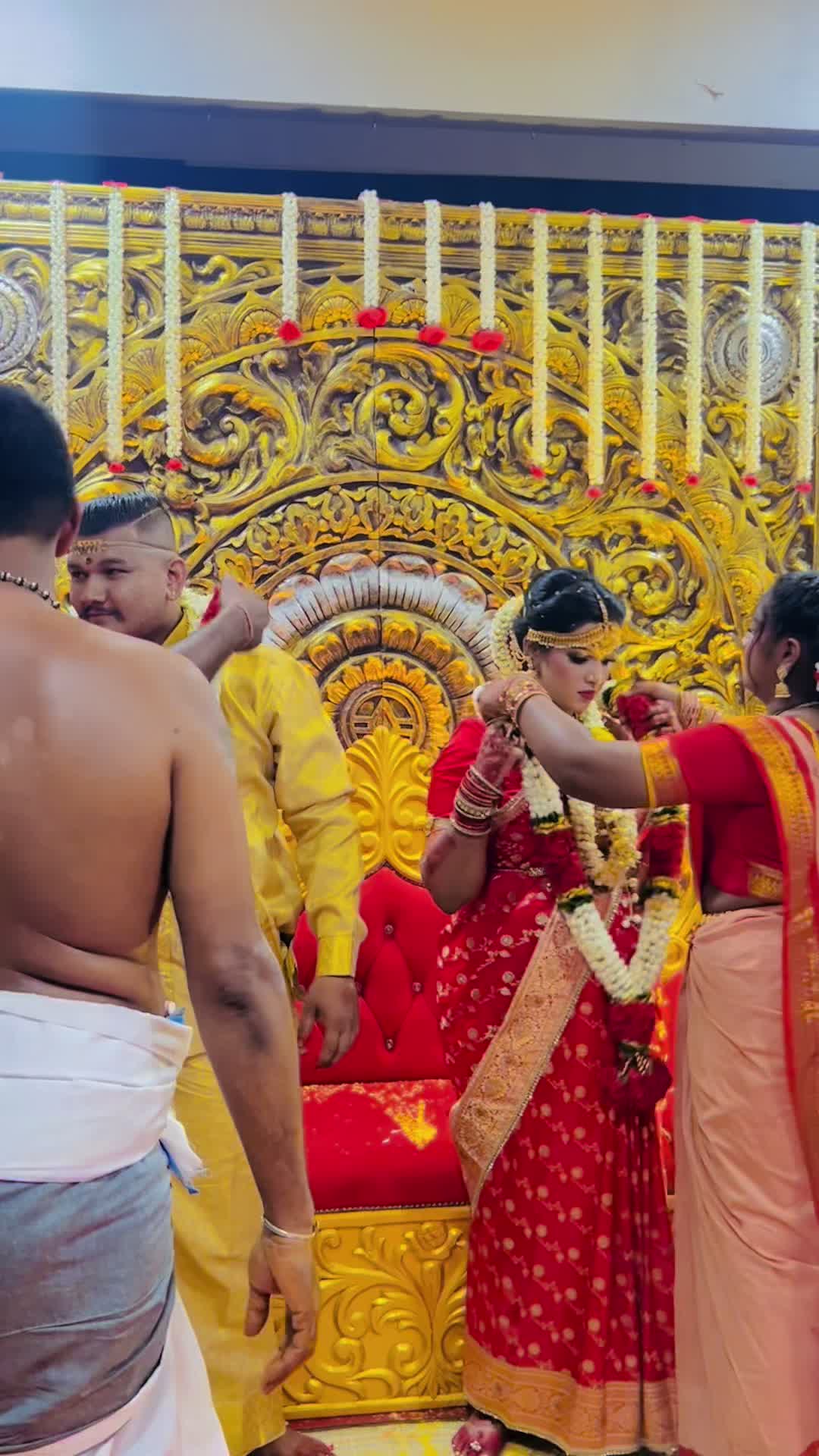 @ஷ ர் ம லி 💛🐣