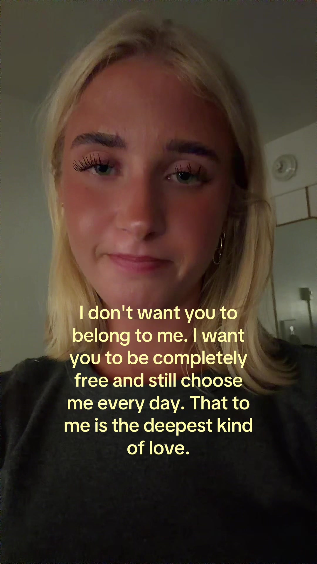 @theelliebarker
