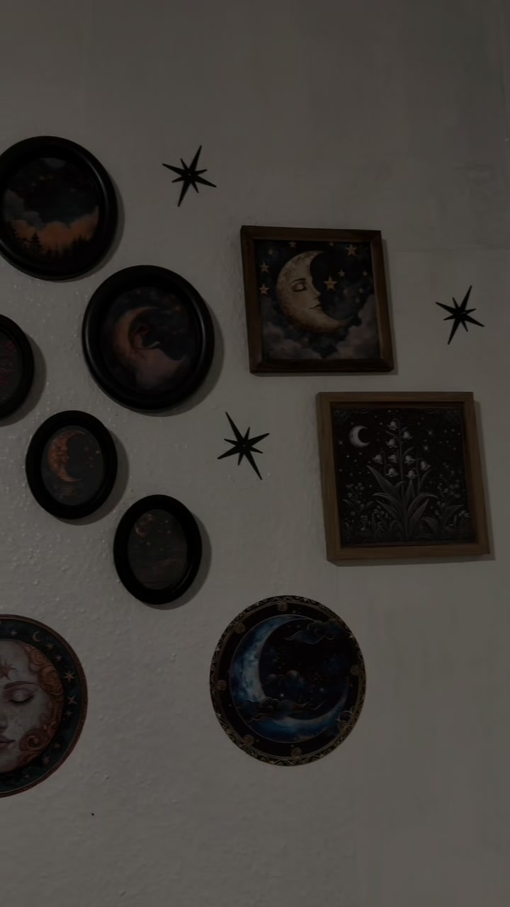 @Ay.C. Luna 🌙🕯️🕰️