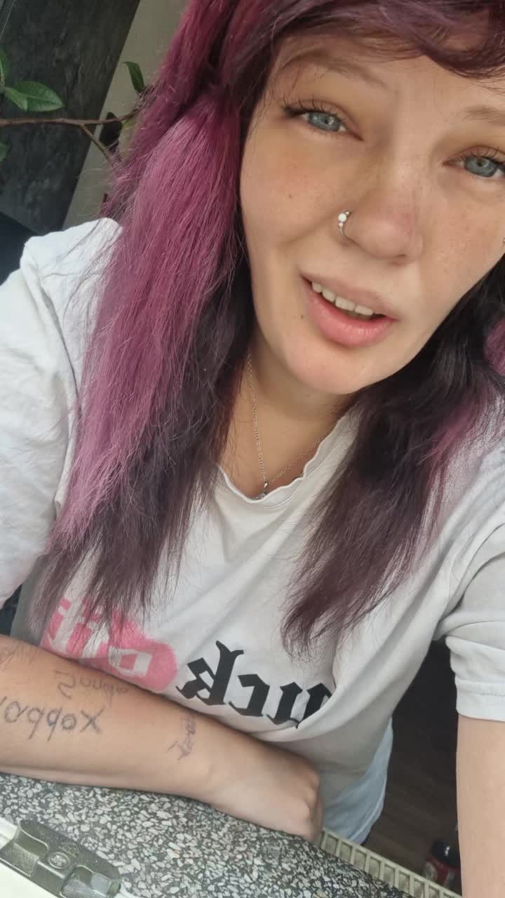@🎀Verr&uuml;cktesWeib🎀