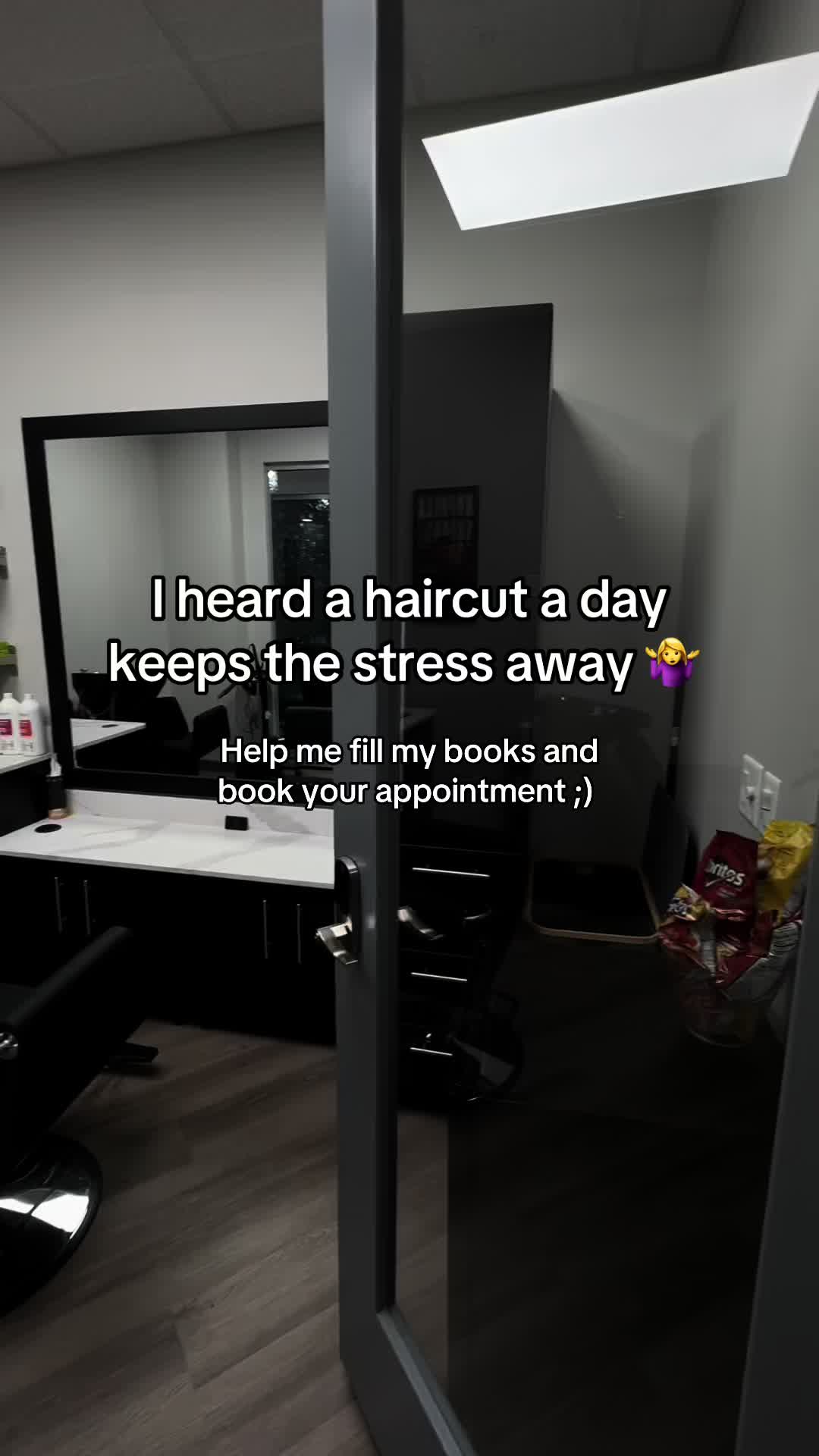 @V | Hairstylist ✂️