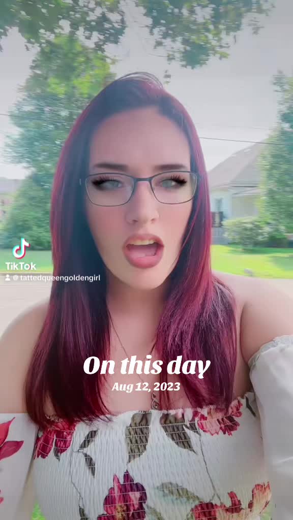 @tattedqueengoldengirl