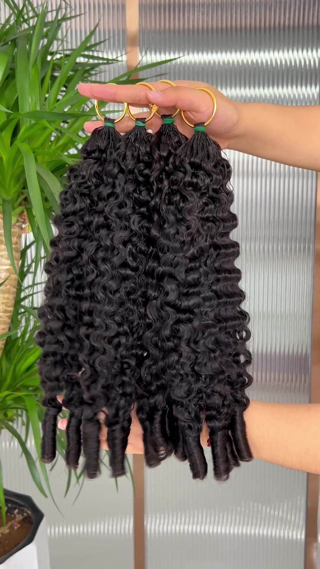 @uwigs hair