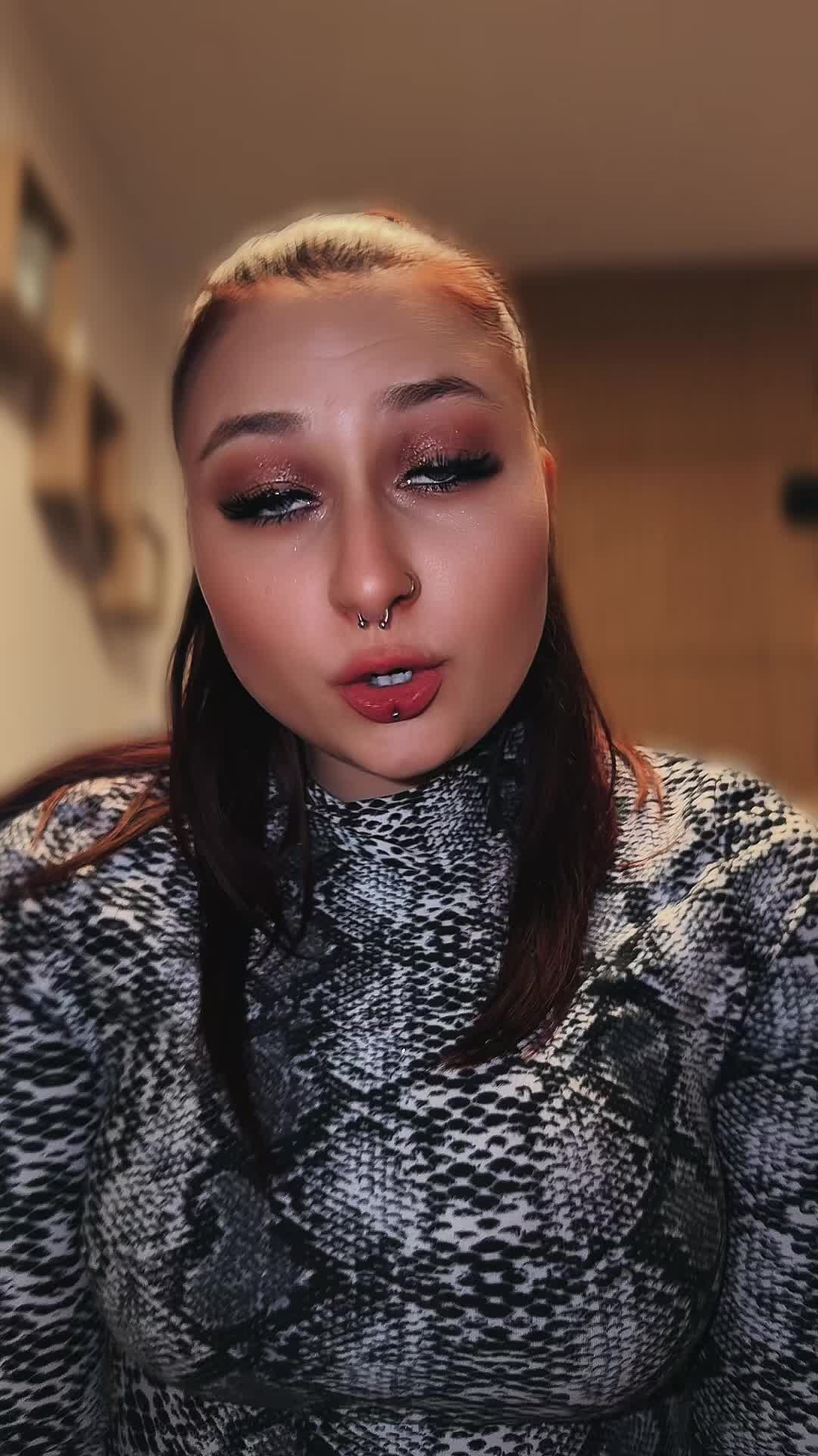 @Lisa_Wenzl😈