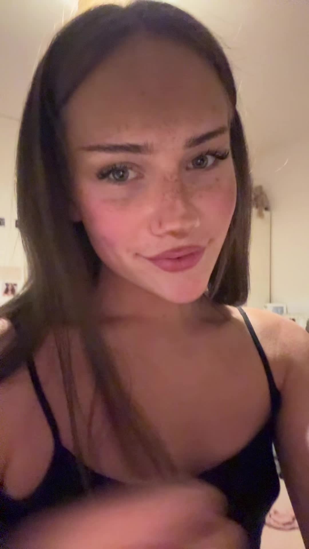 @vivienne alison