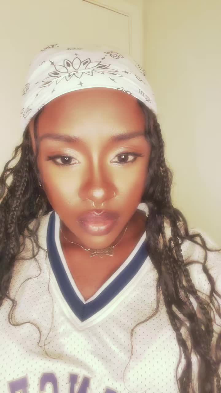 @💜𝙴𝚜𝚜𝚎𝚗𝚌𝚎💜