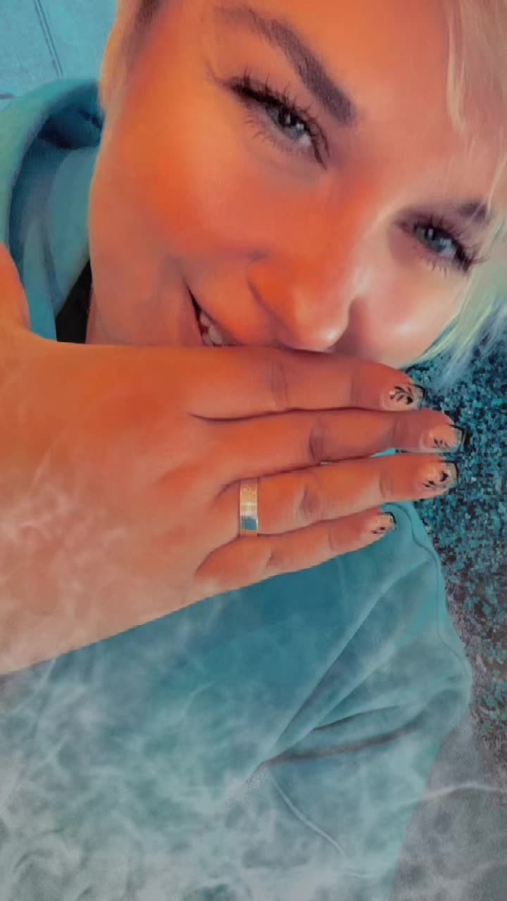 @Carmen&hearts;️😈~FoxiUndCarmen4live~