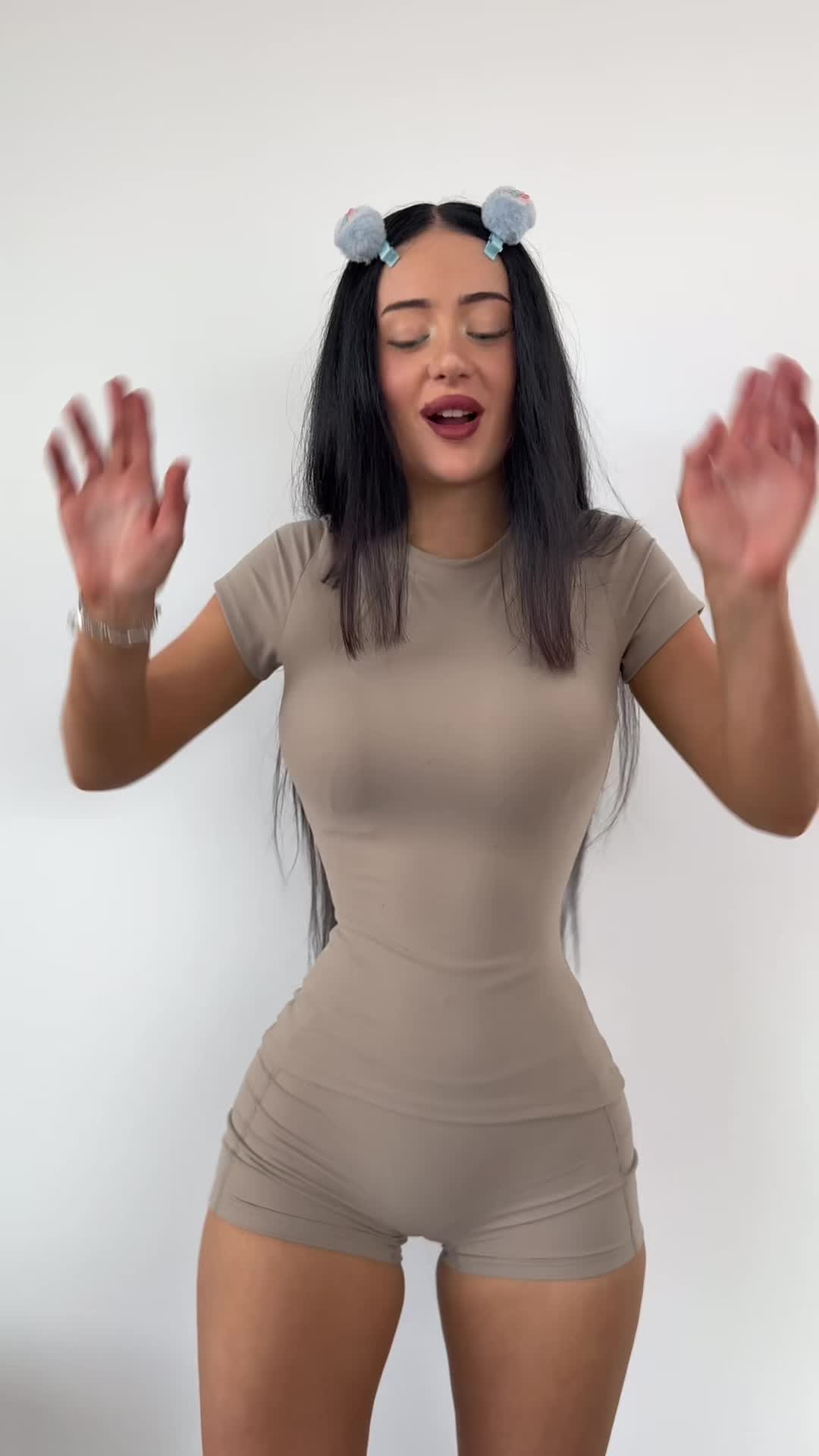 @lillyabellaa