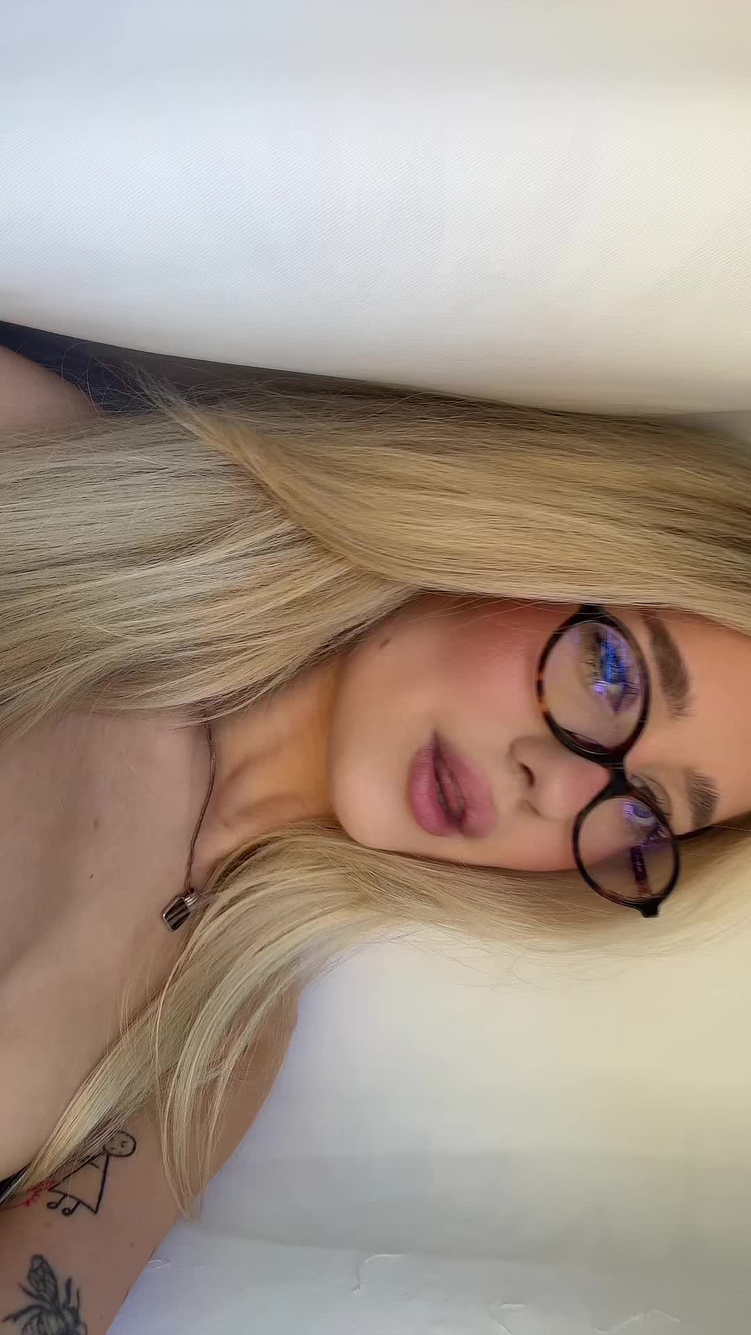 @HollyMolly