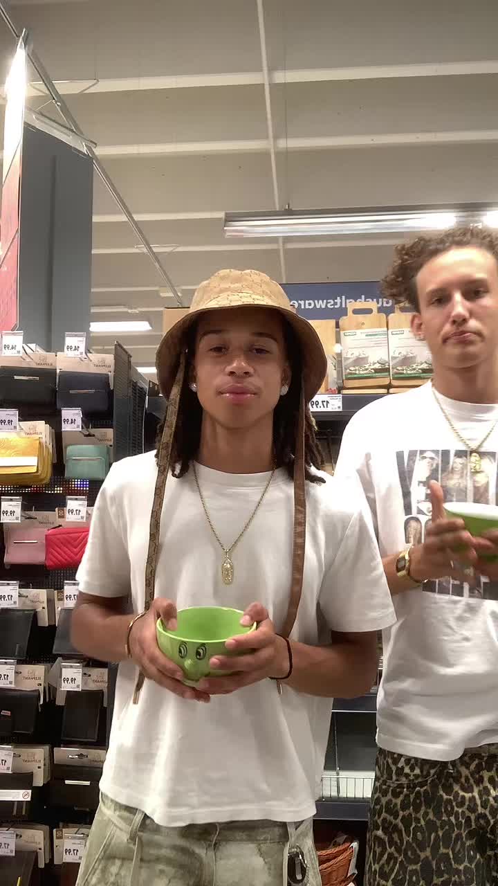 @Le MF🏝️