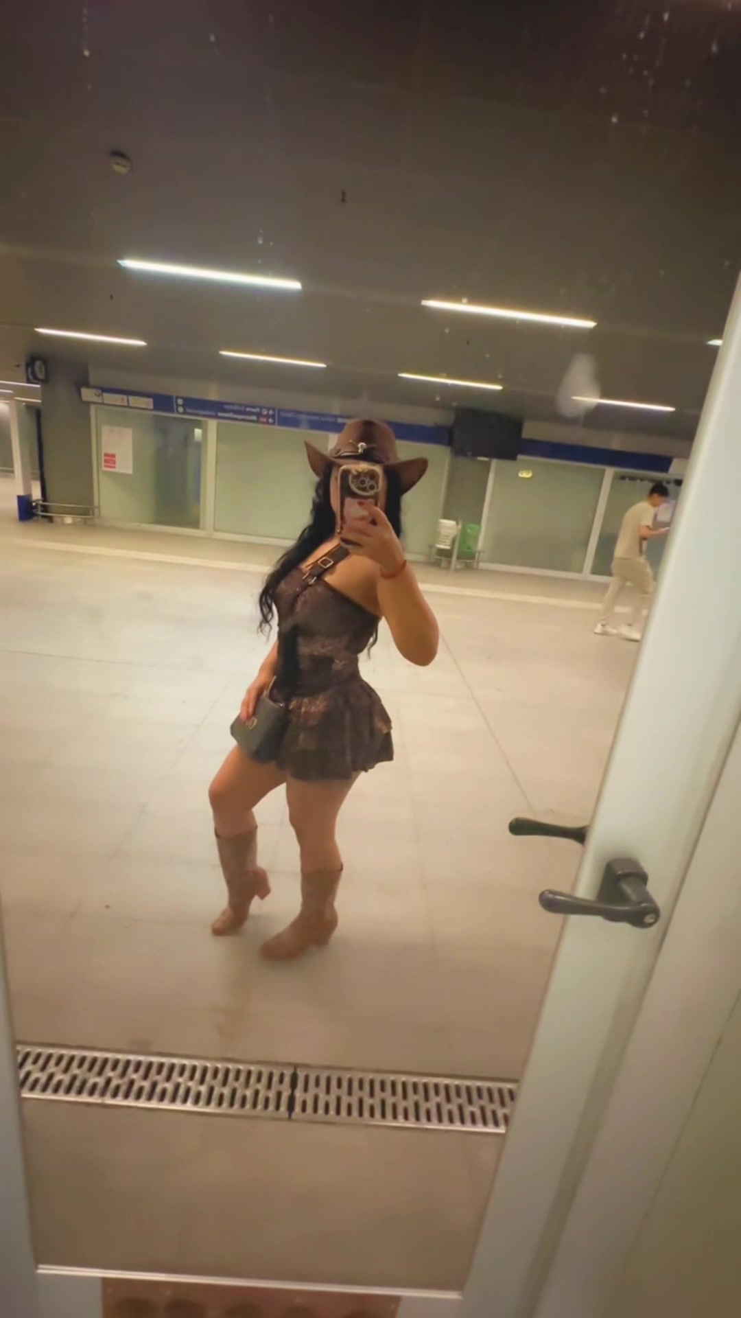 @EMi