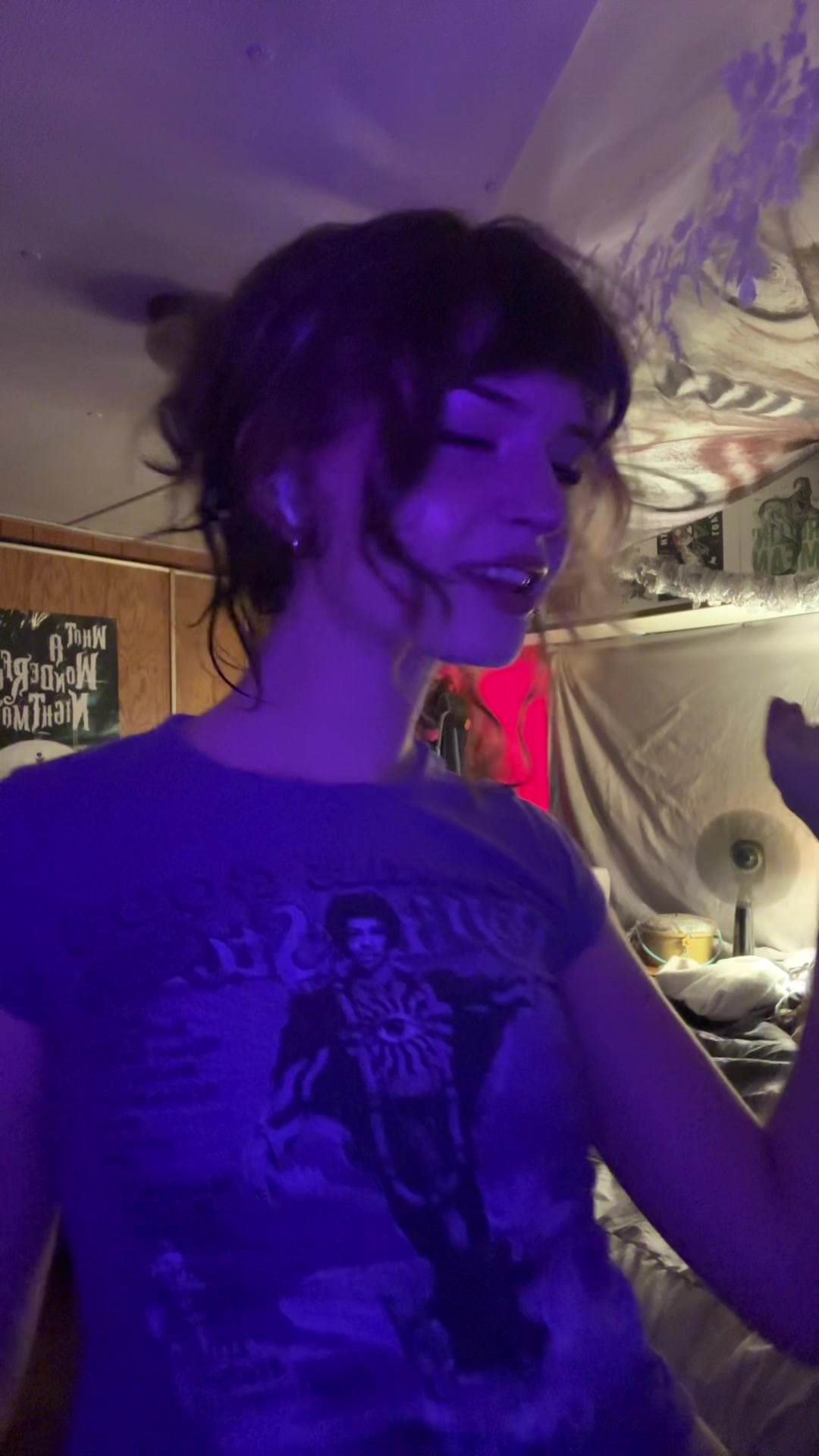 @bella