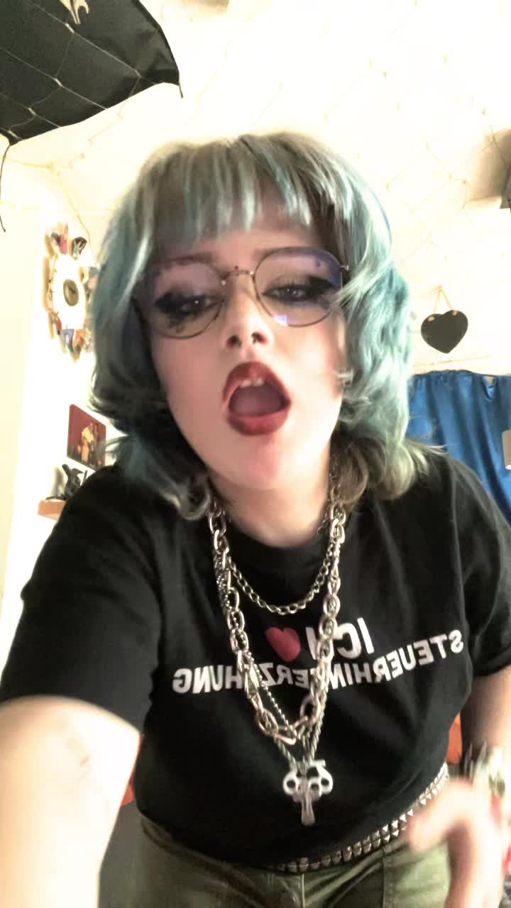 @Coco🦇𖣂