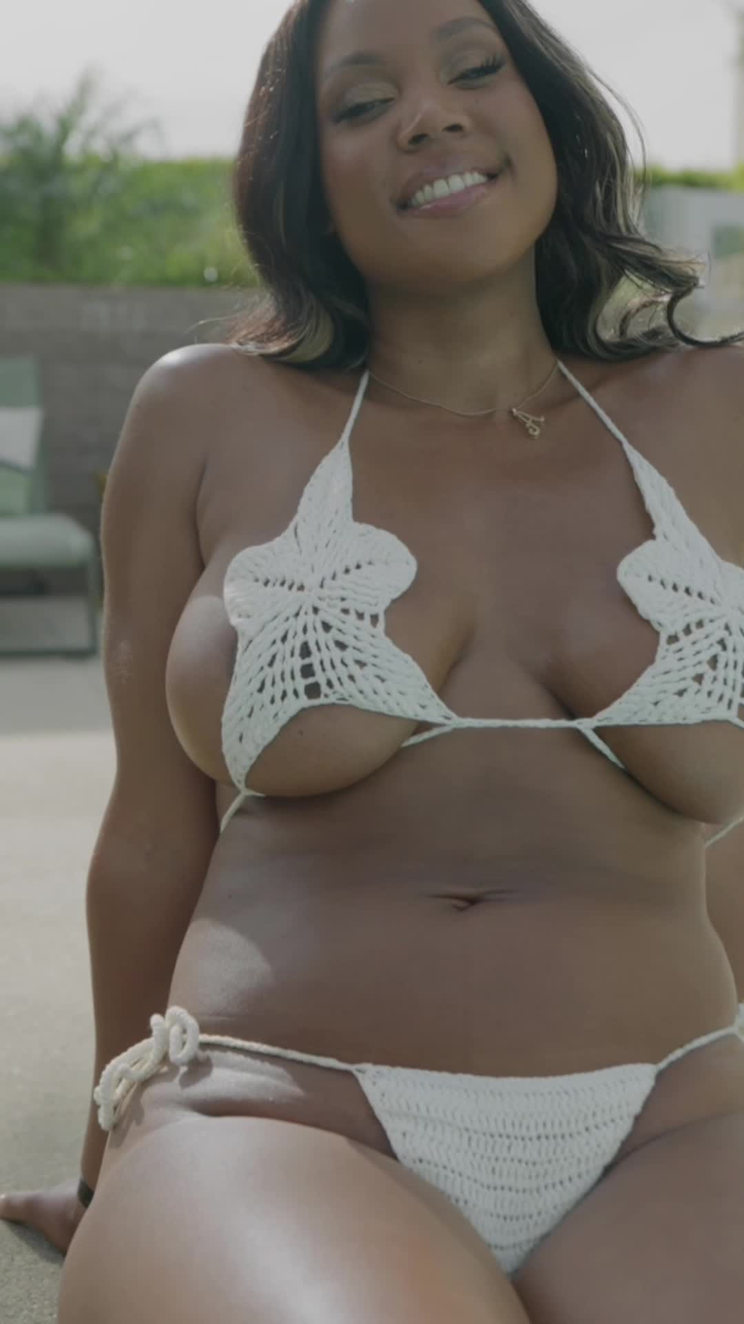 @August_Skye