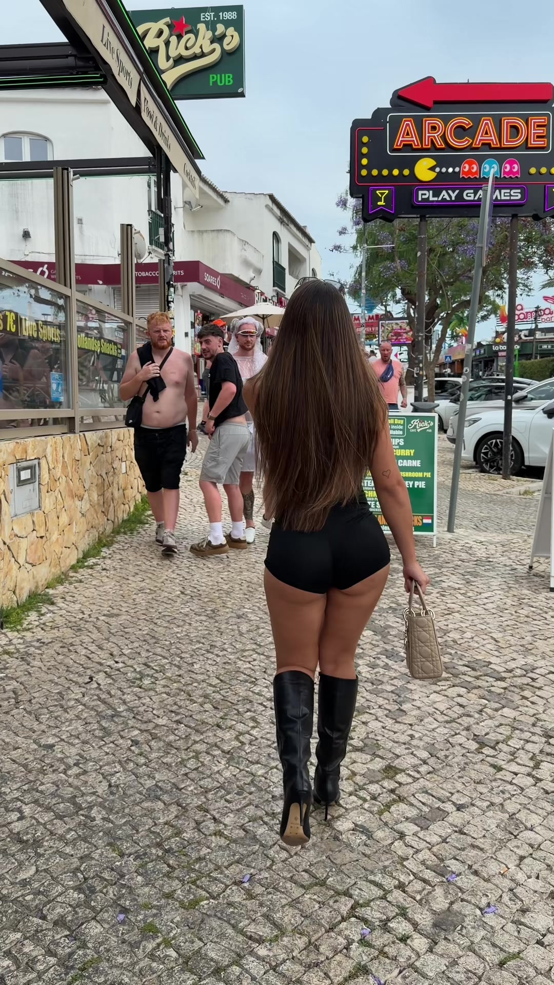 @carlaaaish