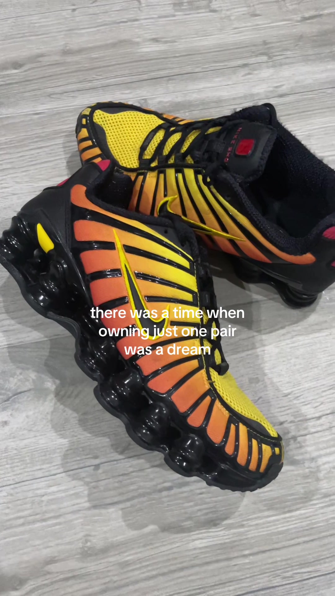 @atom👟